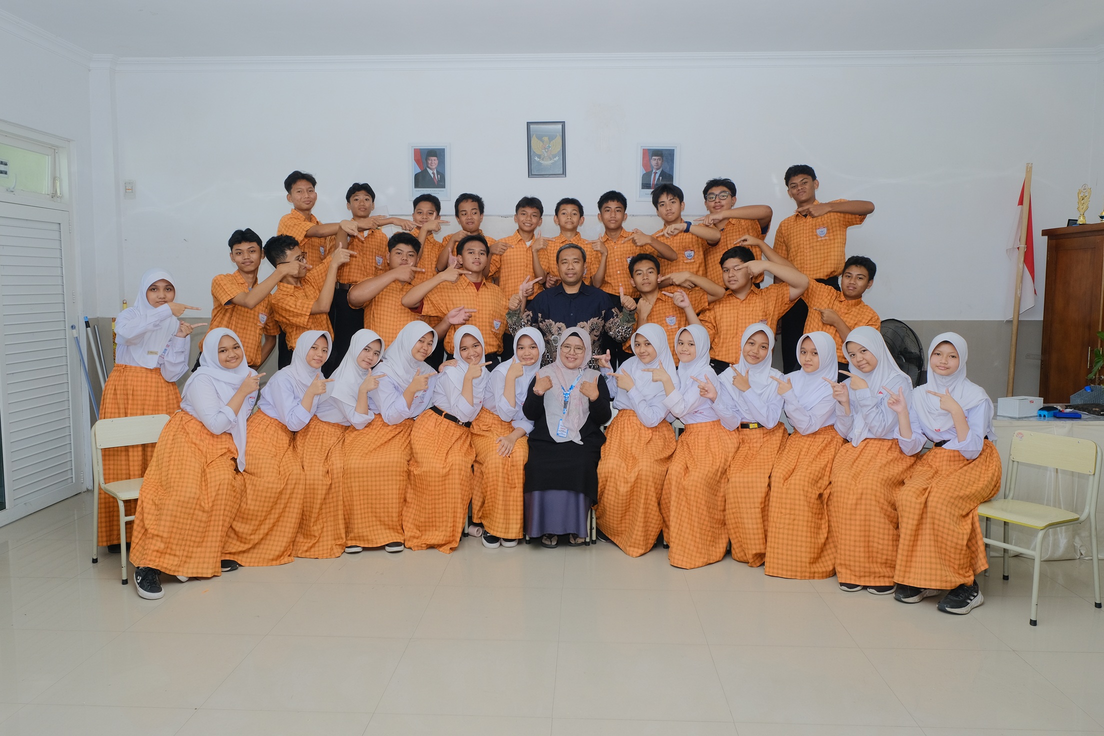 KELAS 9F